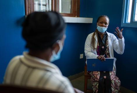 Hélène is a Health Promotion Agent at a Health Centre, supporting women and communities during the Ebola outbreak.