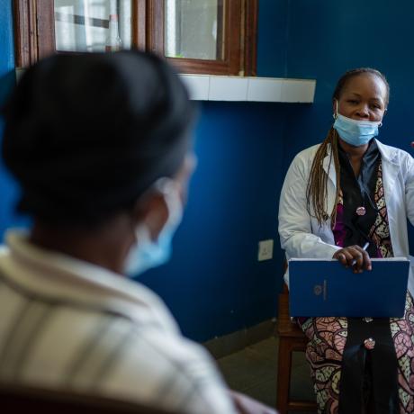 Hélène is a Health Promotion Agent at a Health Centre, supporting women and communities during the Ebola outbreak.